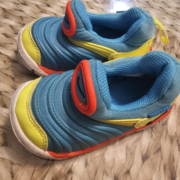 Nike Dynamo Free Sneaker Baby, Walker, & Toddler - Picture 2 of 7